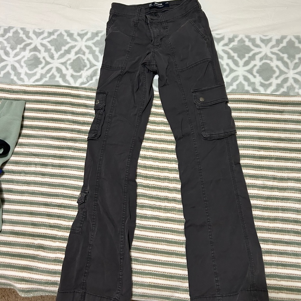 Hollister Mid-Rise Relaxed Boot Cut Cargos